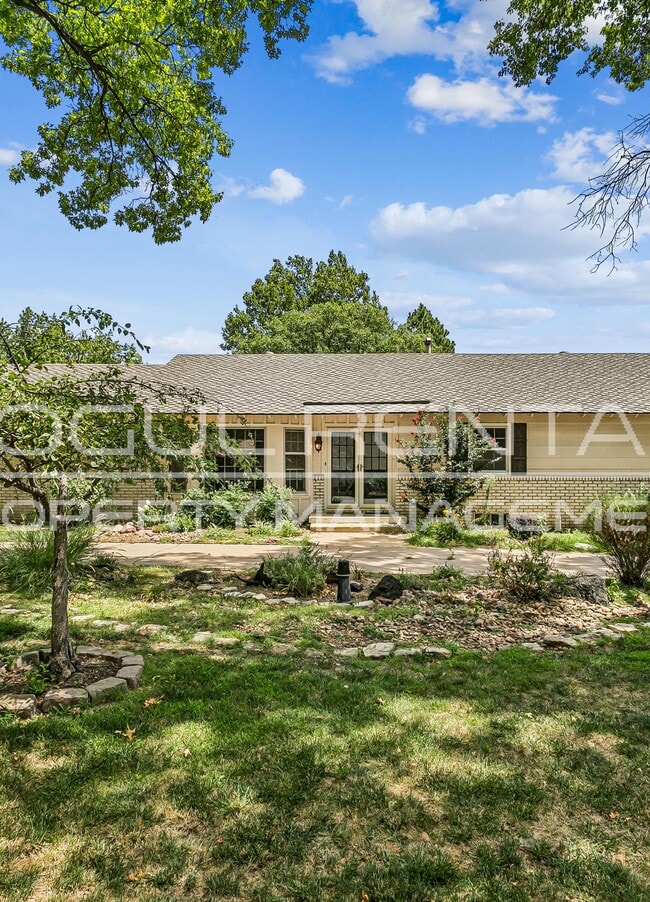 Building Photo - 500 S Circle Lake Rd