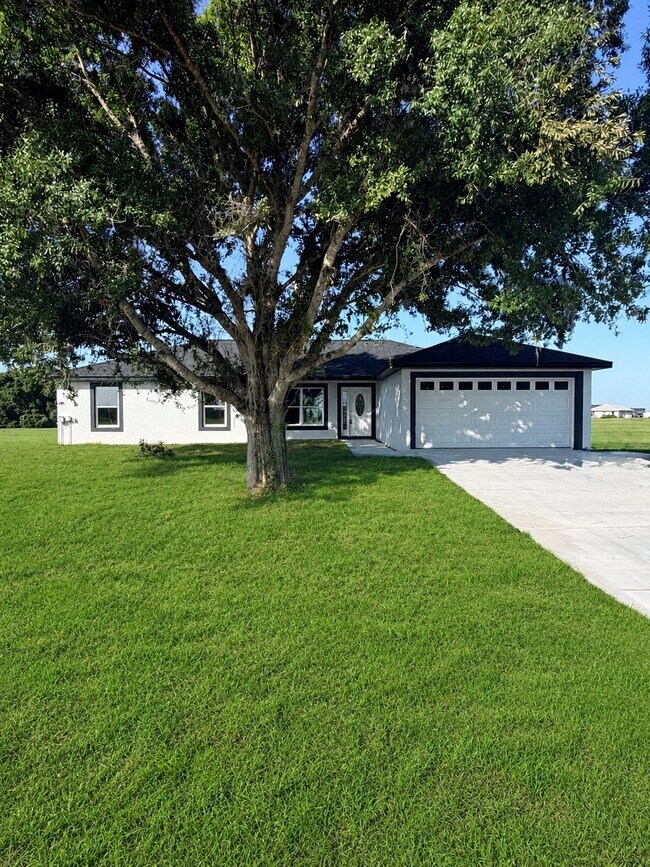 Building Photo - 7016 Golf Club Dr