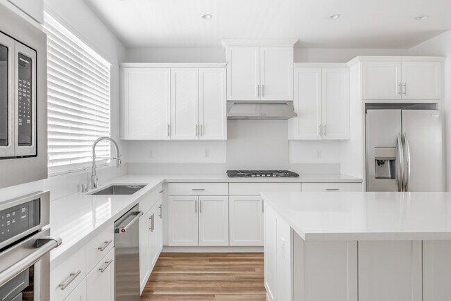Building Photo - 150 Schick