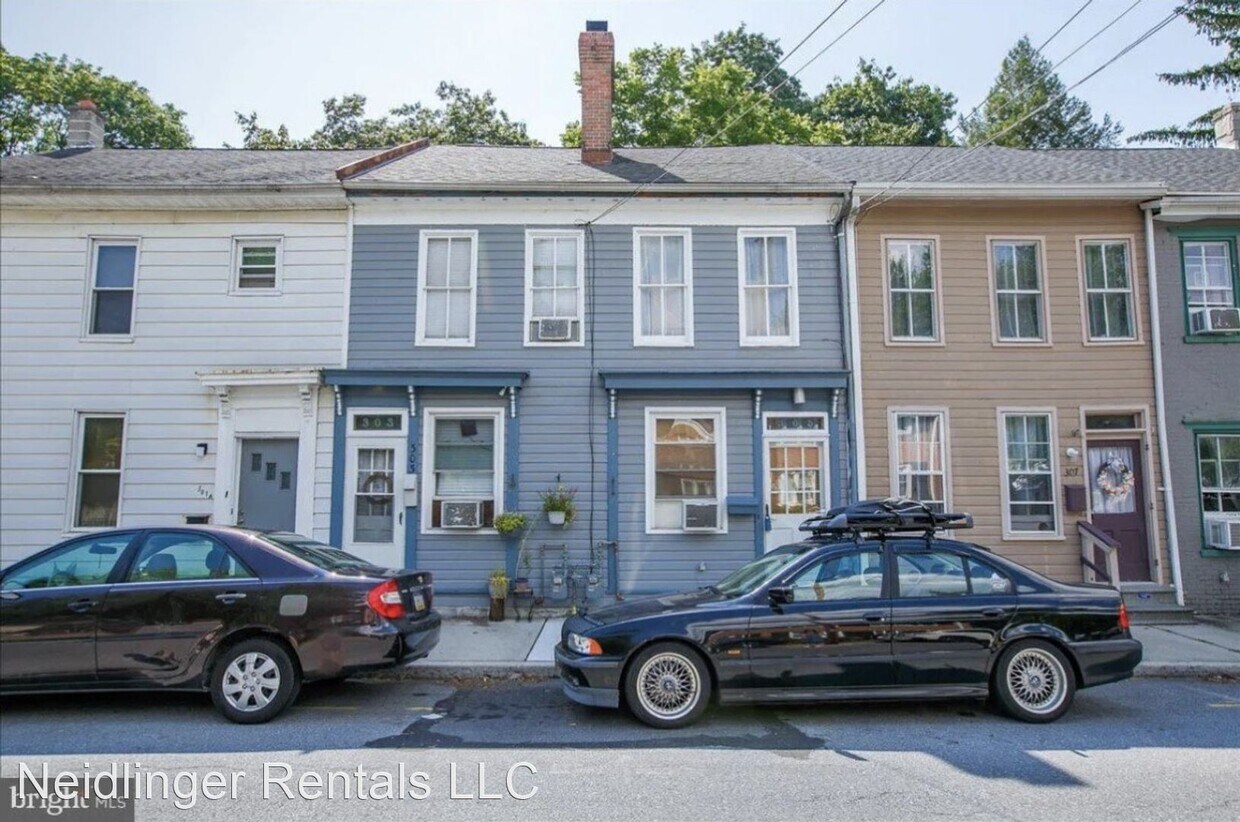 305 N Market St, Mechanicsburg, PA 17055 House Rental in
