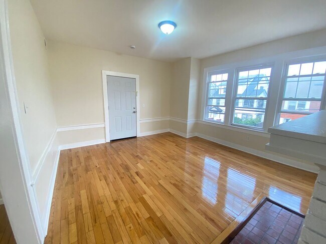 Building Photo - 23 Monticello Ave
