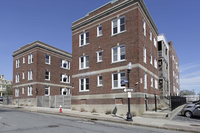 Building Photo - 189 Elm St