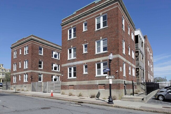 Building Photo - 193 Elm St