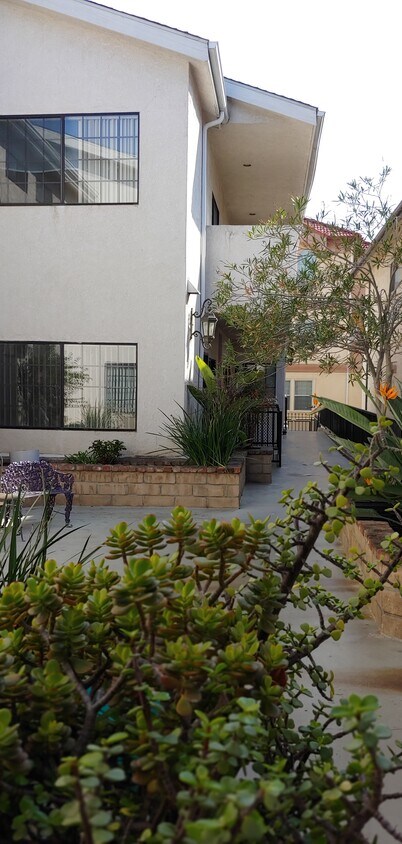 Primary Photo - 468 E Cypress Ave