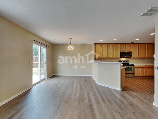 Building Photo - 201 Stagecoach Ln
