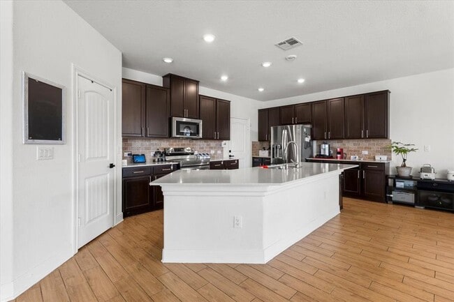 Foto del edificio - 6713 Ondantra Bnd