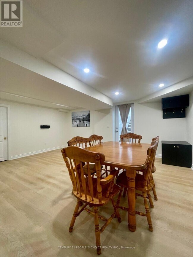 Photo du bâtiment - 319 Barber Dr