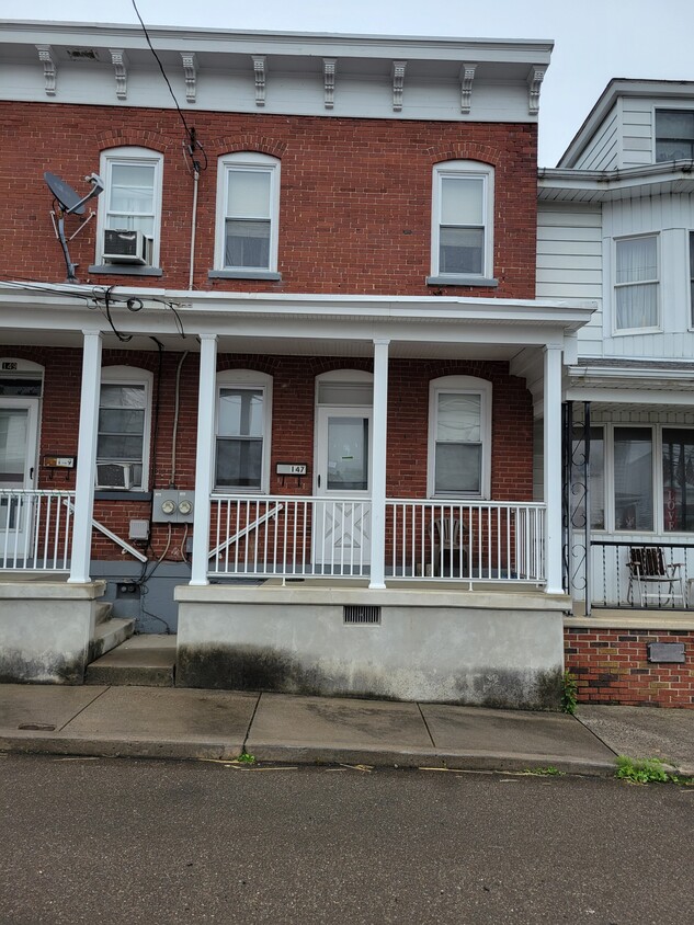 Saint Clair PA Row Home - 147 N Nichols St