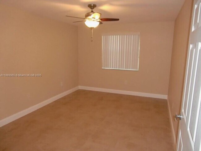 Foto del edificio - 2820 N Oakland Forest Dr