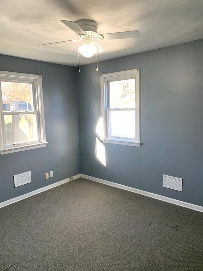 Building Photo - 3 Bedroom Ranch in Madison