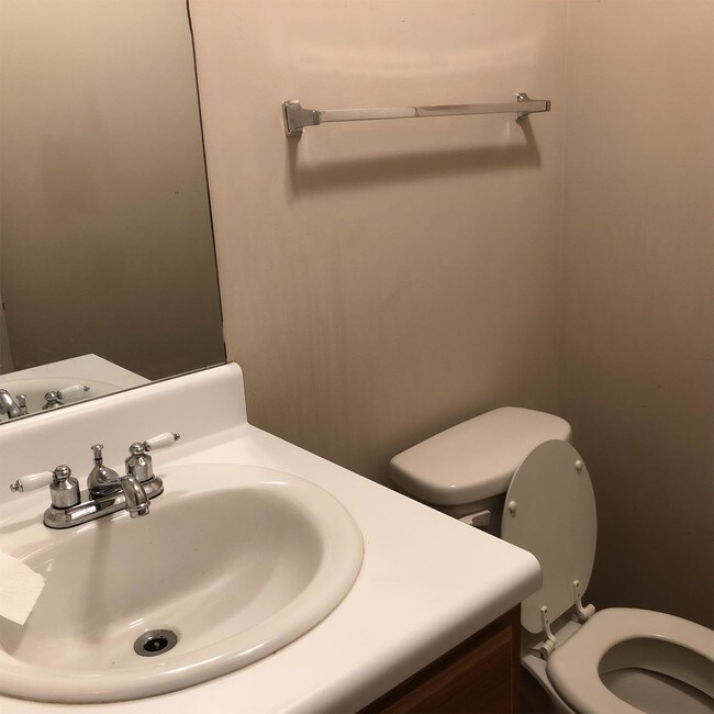 Foto del edificio - 213 E Wilson St