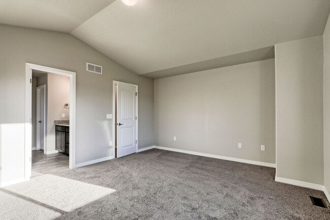 Building Photo - 3 Bedroom 2 1/2 Bath in Northwest Loveland