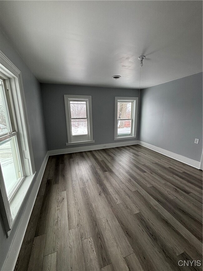 Building Photo - 156 N Meadow St