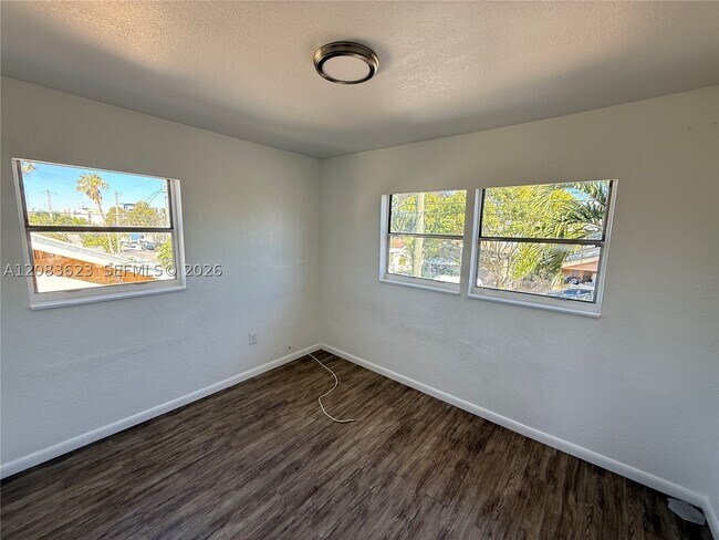 Foto del edificio - 236 SW 10th St
