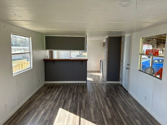 Primary Photo - 2 bed 1 bath mobile moble