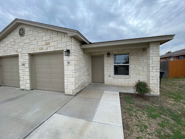Foto del edificio - 108 Lowes Blvd
