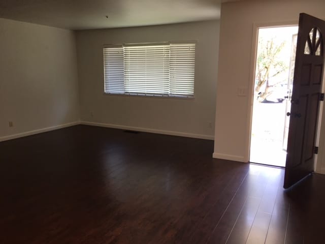 Sala de estar - 386 Arbor Ave