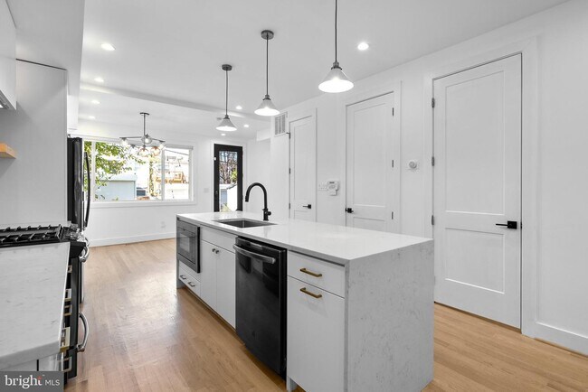 Foto del edificio - 1720 Montello Ave NE