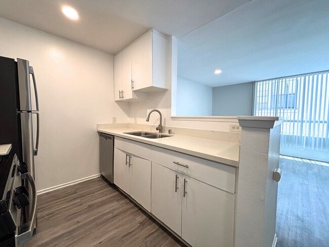Interior Photo - 311 South New Hampshire Avenue