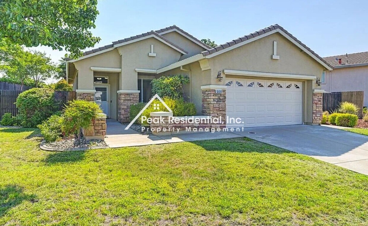 Foto principal - Wonderful 3bd/2ba Folsom Home!
