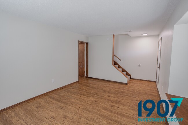 Building Photo - 132 SW 13th St