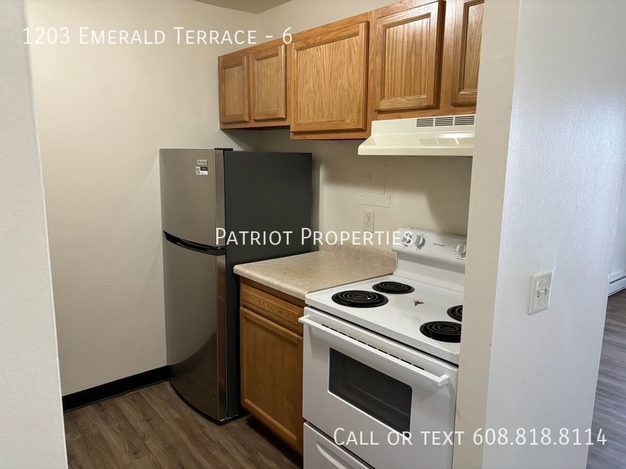 Foto principal - 1 bedroom/ 1 bath apartment in Sun Prairie...