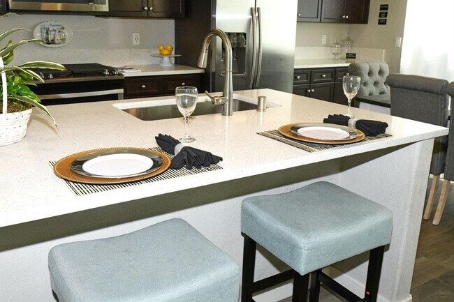 Foto del edificio - 2580 N McArthur Ave