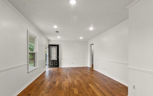 Foto del edificio - 3 bedroom, 2 bath