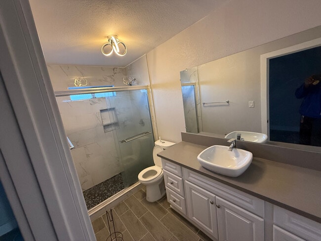 Foto del edificio - 12426 S Vermont Ave