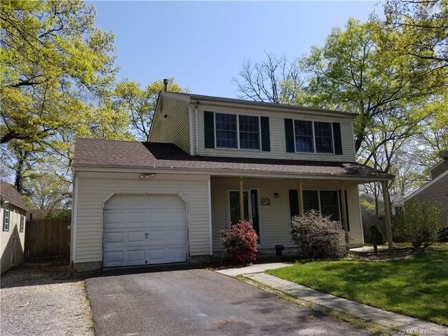 Building Photo - 9 Tanglewood Dr