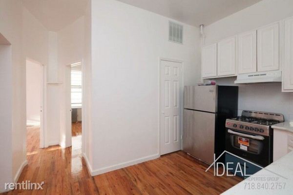 Building Photo - 575 5th Ave