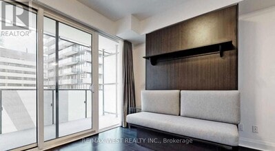 Building Photo - 65 St Mary St