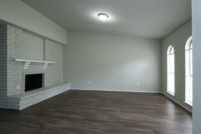 Foto del edificio - 24018 Reagon Canyon Dr