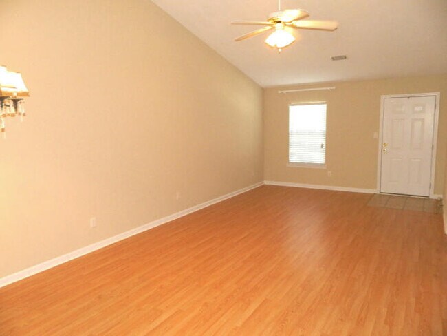 Building Photo - 231 High Point Way
