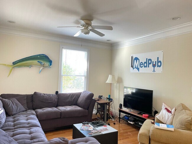 Foto del edificio - Beautiful Three Bedroom on Boulevard Heights