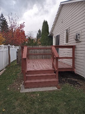 Terraza trasera con puerta corrediza - 1605 Cedar St