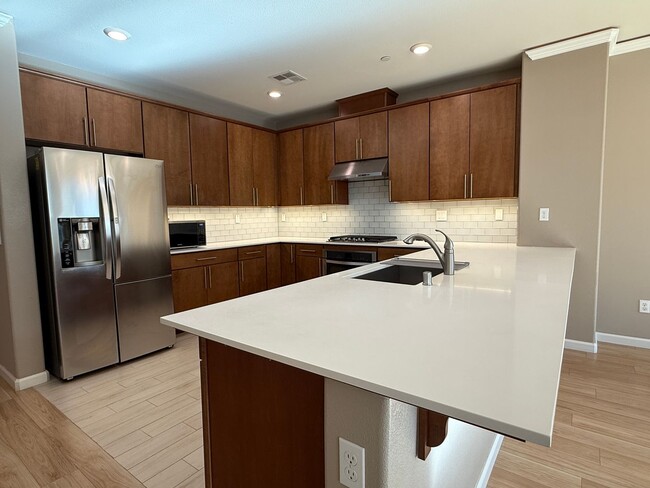 Building Photo - Beautiful Contemporary 2 Bedroom 2 Bath Be...