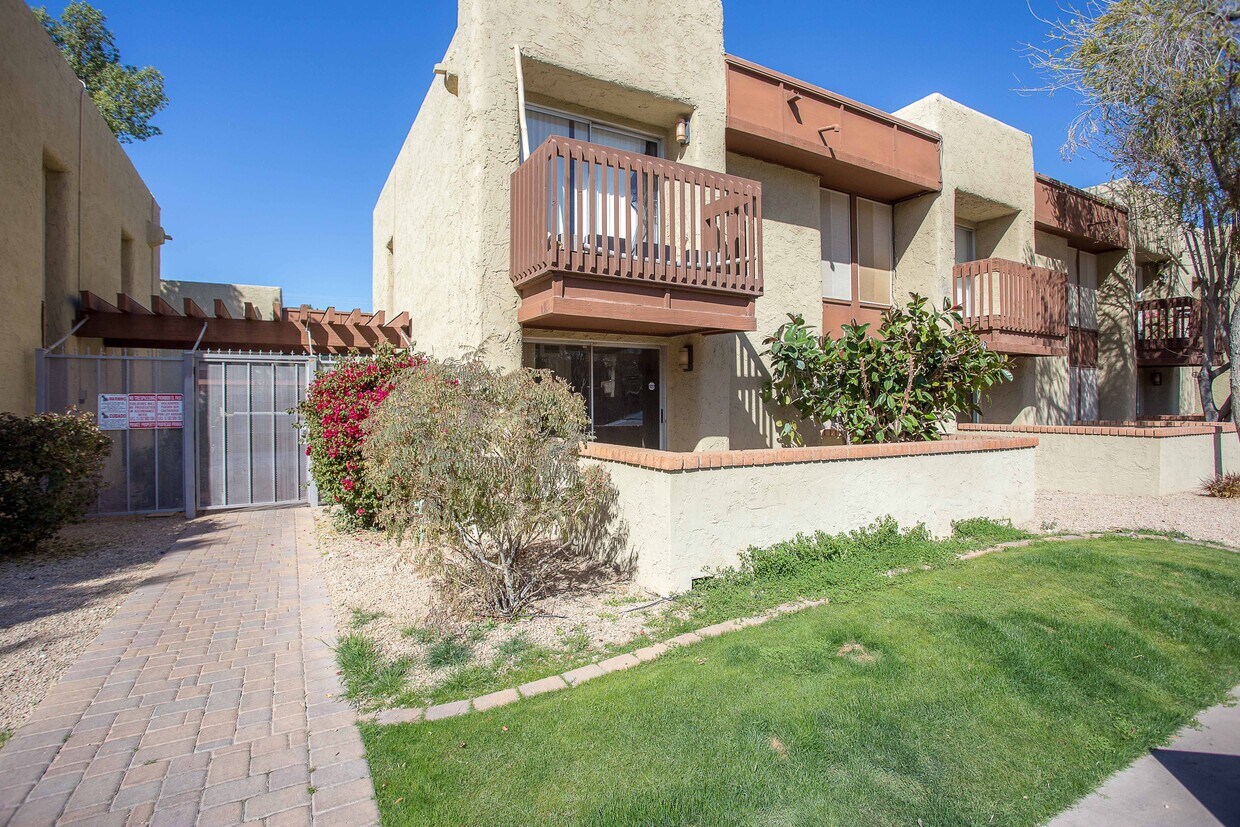 Primary Photo - 6560 N 17th Ave