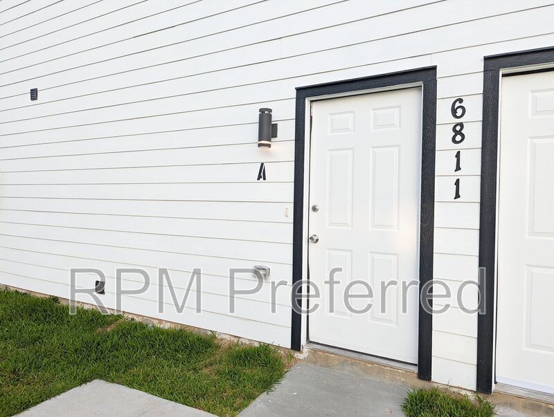Foto principal - 6811 Glass St