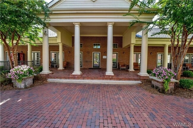 Foto del edificio - Midtown Village 2 Bedroom Available Now!