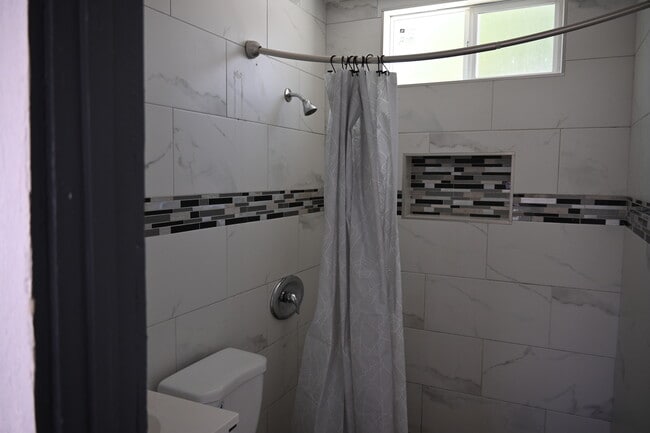 Building Photo - 15071 La Mesa St