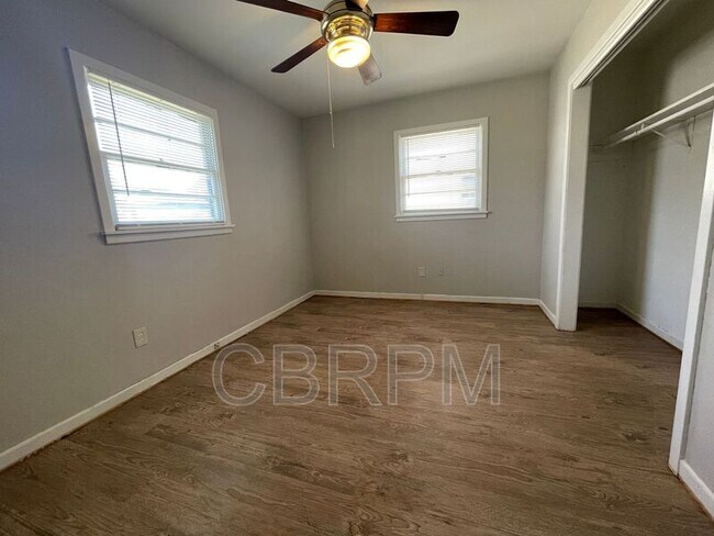 Building Photo - 1907 70th St