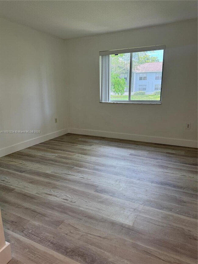 Foto del edificio - 2 bedroom in Pembroke Pines FL 33024