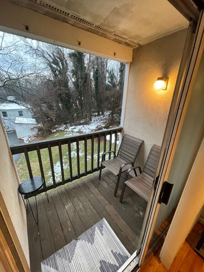 Foto del edificio - 1243 Cedars Ct