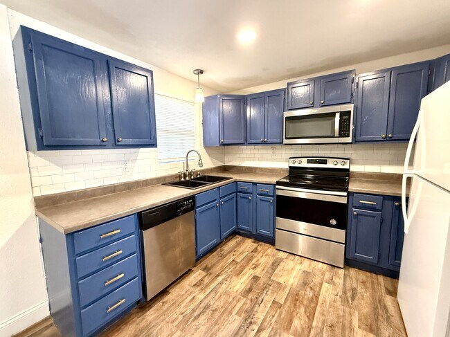 Foto del edificio - 560 10th Ave NW