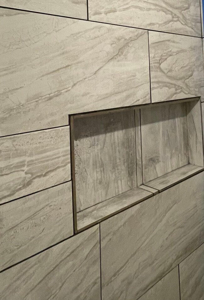 Estante empotrado en la ducha - 2309 Split Rock Dr