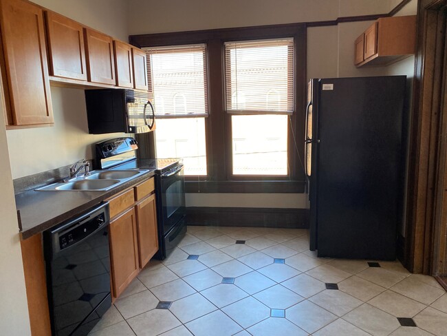 Building Photo - 1207 N High St