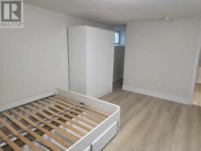 Building Photo - 273 Silver Springs Blvd