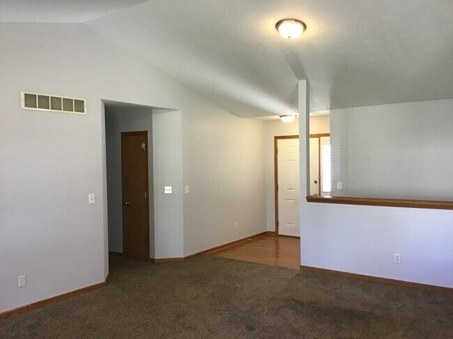 Foto del edificio - 201 Rochester Road NE