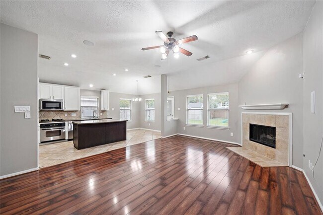 Foto del edificio - 13104 Castlewind Ln